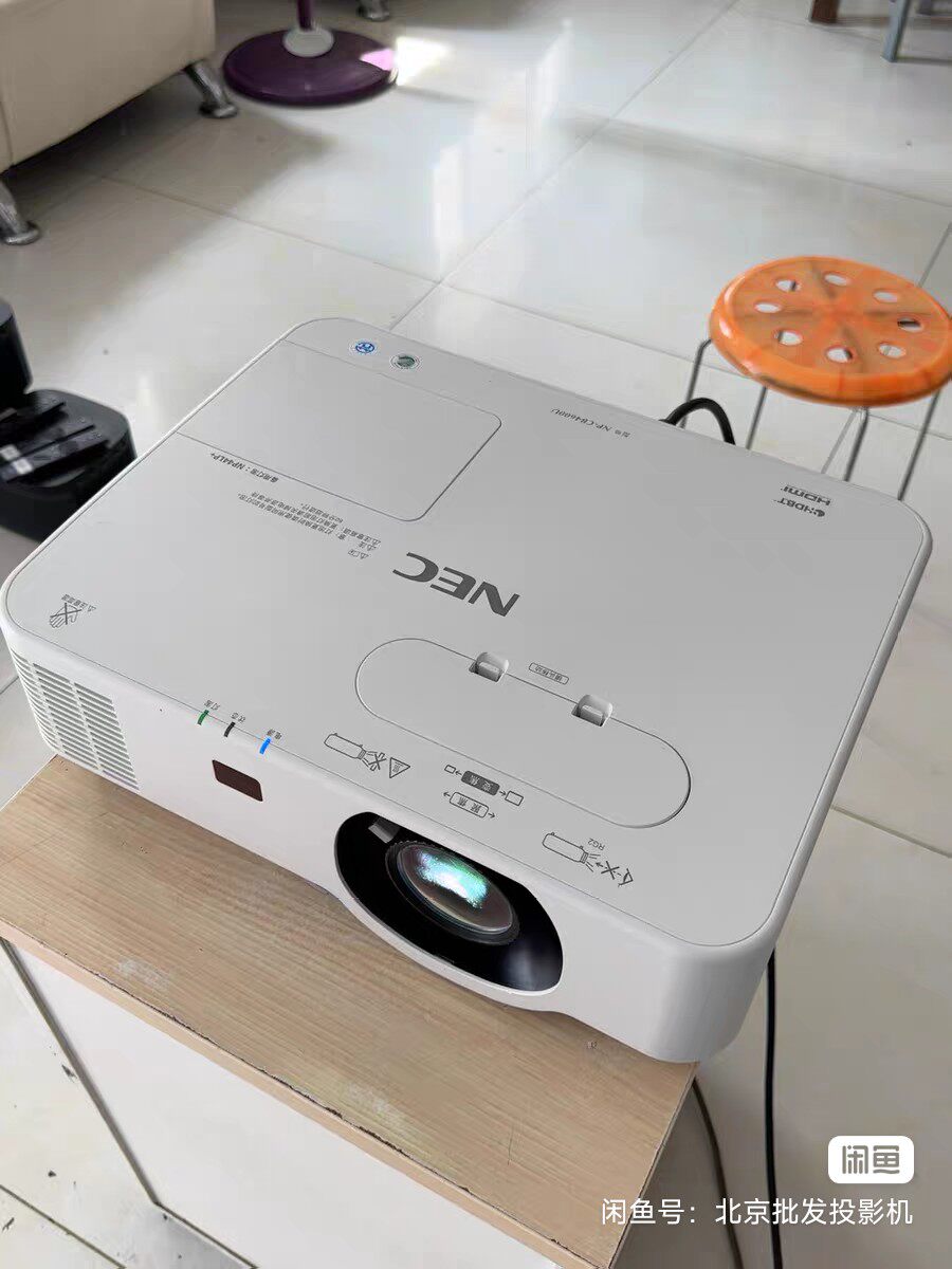二手投影机投影仪NEC CB4600U,高亮度5600流明,分辨率1080 P 高对比度20000:1 商务办公,家用培训全高清