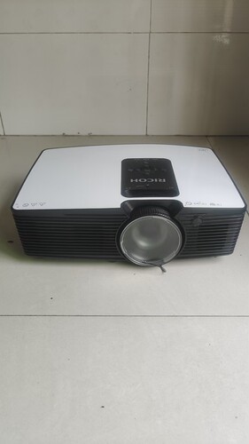 理光二手投影机投影仪PJHD5452高清1080p高清高亮4100流高对比度家用办公投影机内置安卓无线蓝牙