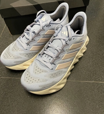 阿迪达斯女子运动透气运动百搭耐磨低帮跑步鞋ID1786