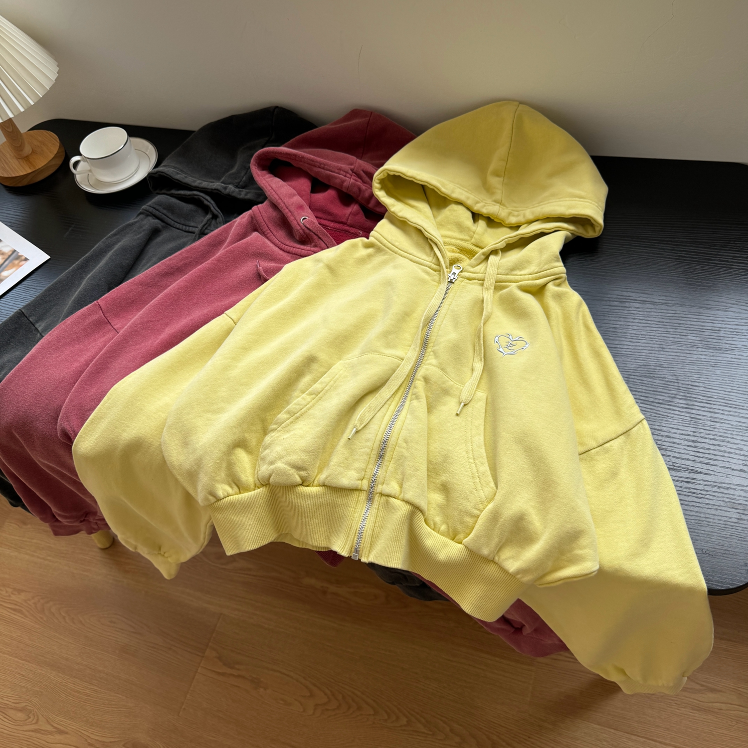 复古做旧帅飒连帽拉绒短款卫衣