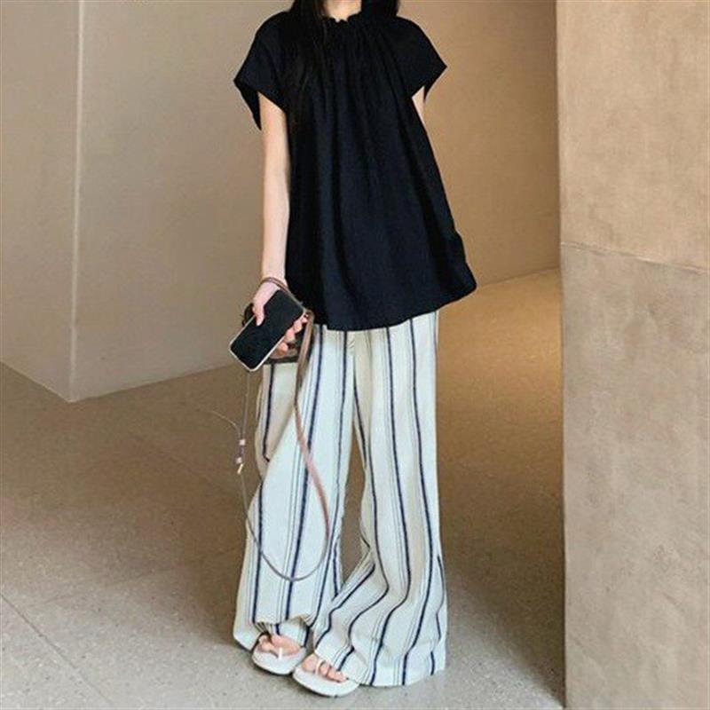 时尚松弛慵懒风套装女夏款设计感荷叶边上衣+竖条纹阔腿裤两件套