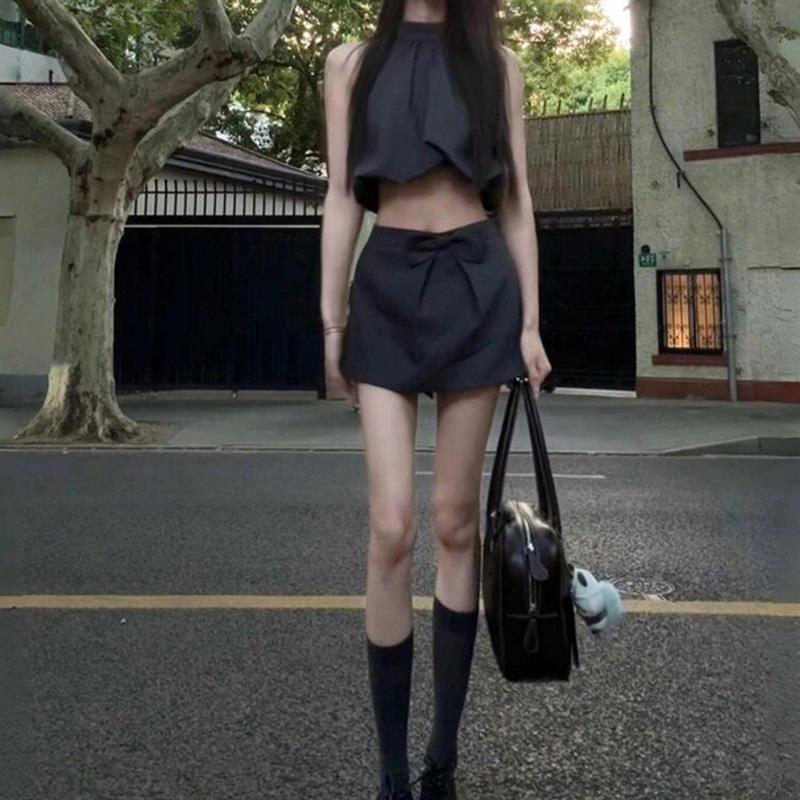 法式挂脖背心连衣裙子女装夏季2026新款爆款独特绝美穿搭套装短裙
