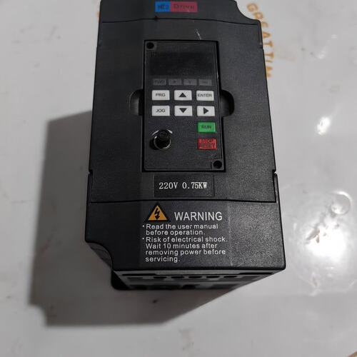议价TECORP HC200-7SE24A变频器0.75KW可维修
