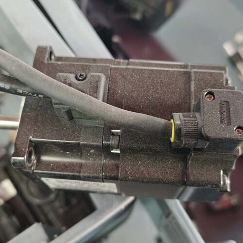 议价安川伺服电机 SGMP5-01ACA-YA13可维修
