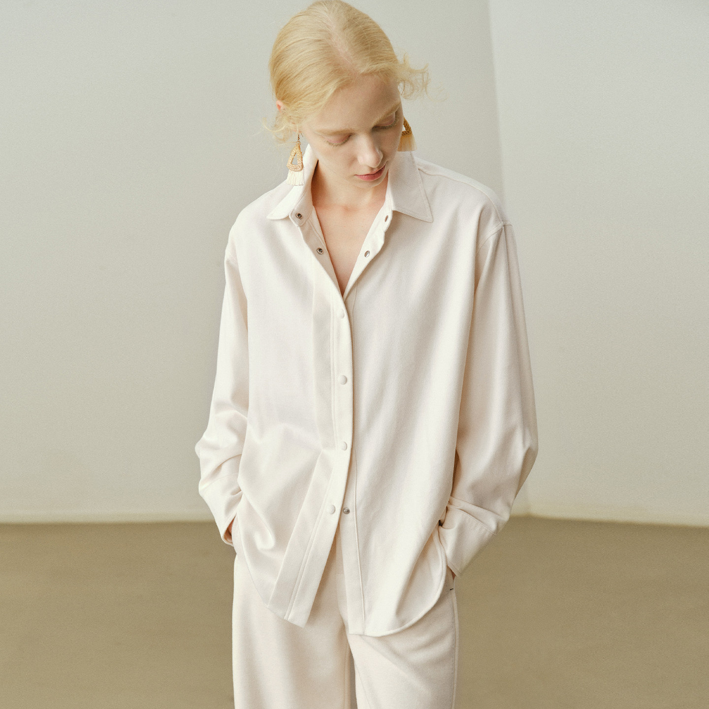 艺之卉得体高智感磨毛白衬衫厚款绒感舒适打底衫2025冬新款