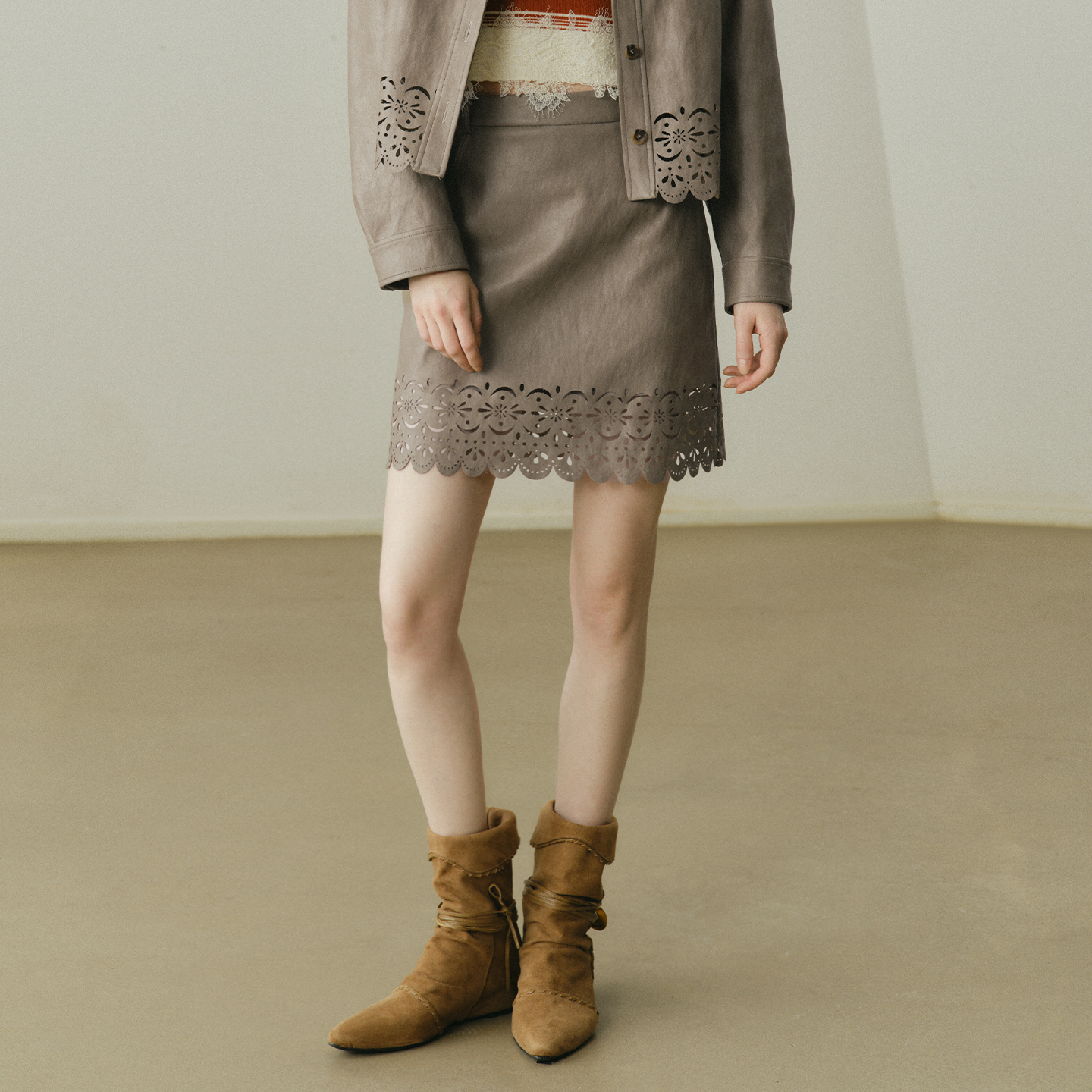 艺之卉浪漫镂空PU皮裙疗愈豆灰绿短裙2026春新款