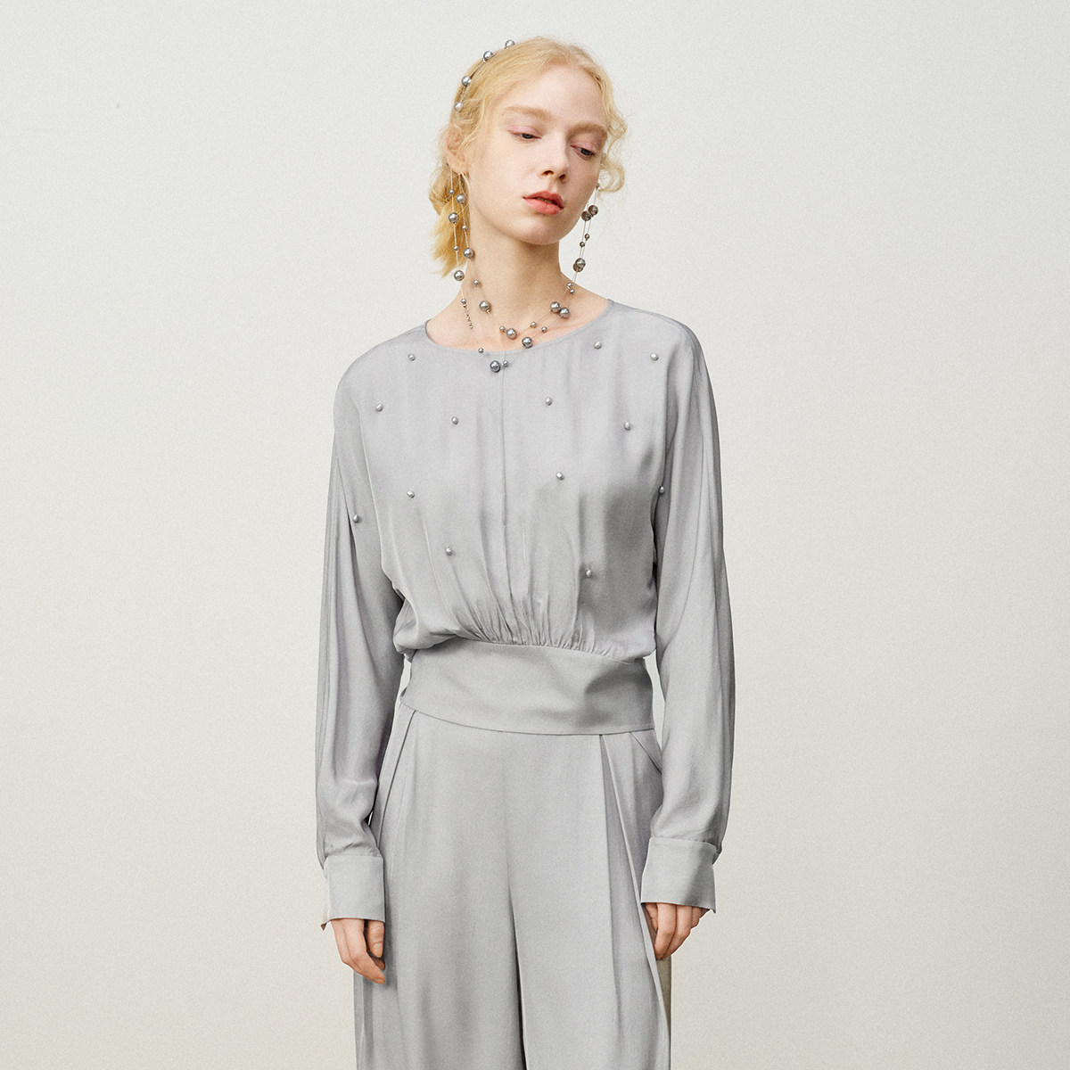 艺之卉银灰色珍珠装饰收腰裁剪系带细绳修身优雅上衣2026春夏新品,女装/女士精品,T恤,淘宝优惠券,粉丝福利购,淘宝优惠卷