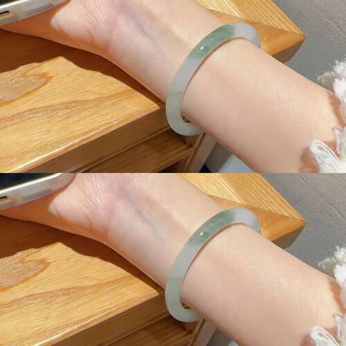 新疆天然天山翠冰种飘花圆条手镯