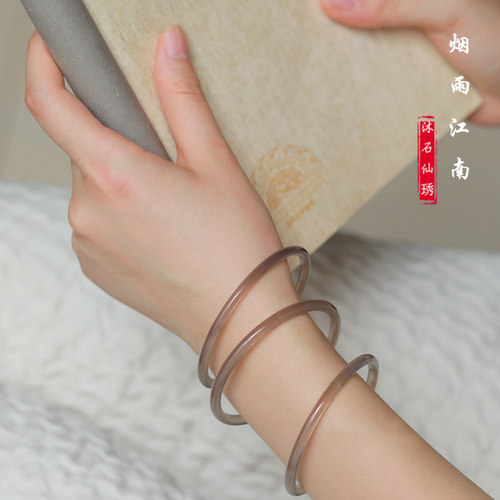 马达加斯加冰透灰玉髓玛瑙