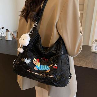 日本代购 chain大容量包包女2025冬刺绣腊肠狗单肩斜挎双肩包 ball