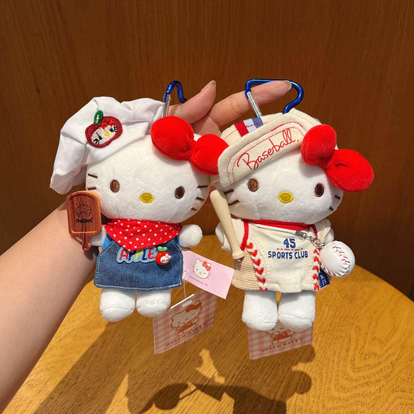 日本正品哈喽kitty棒球毛绒挂件