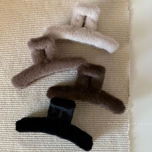 简约秋冬大号毛毛抓夹女2026新款鲨鱼夹发量多发夹后脑勺头饰