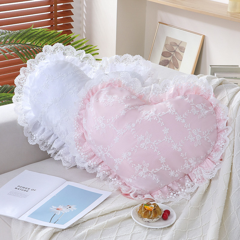 欧式百搭公主心形抱枕简约沙发床样飘窗刺绣靠枕轻奢靠垫含芯靠枕
