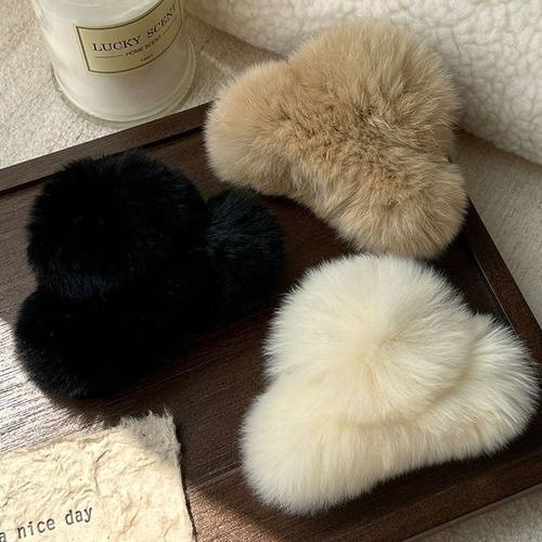 精致小巧~獭兔毛网红发夹女秋冬后脑勺盘发点缀抓夹高级感鲨鱼夹