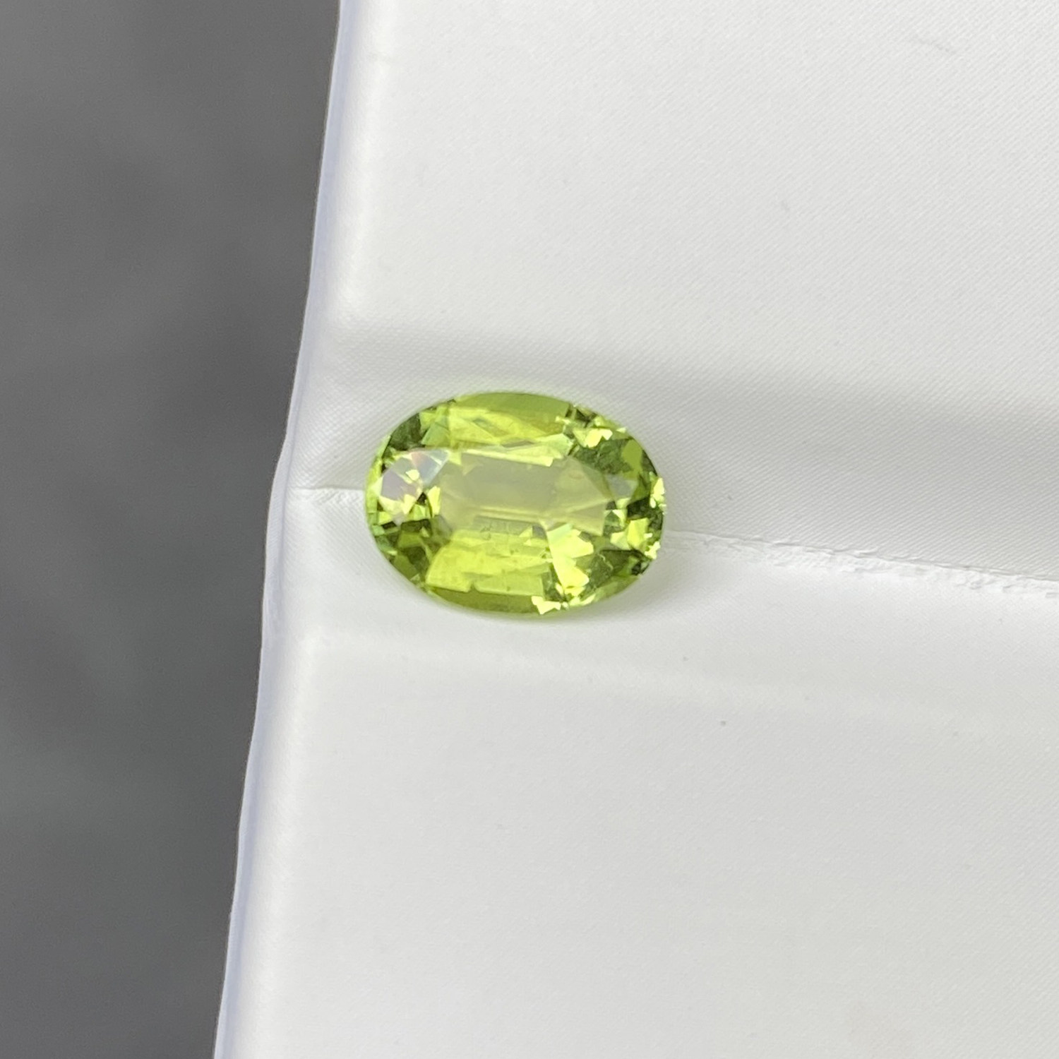 【一氏】1.2克拉天然清新绿碧玺宝石椭圆戒面干净璀璨闪亮微距拍