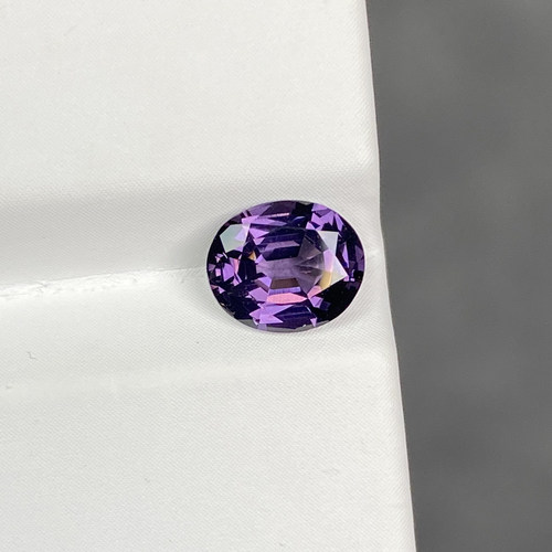 1.1克拉天然金属深紫尖晶石椭圆