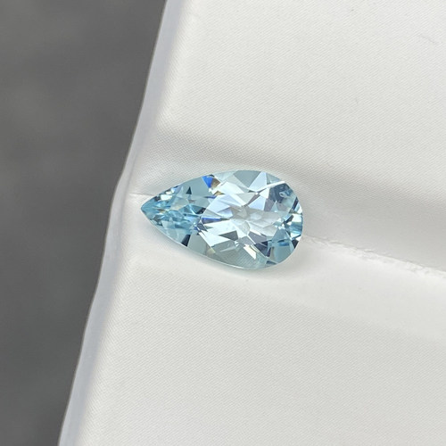 1.3克拉天然浅海蓝宝石戒面梨形