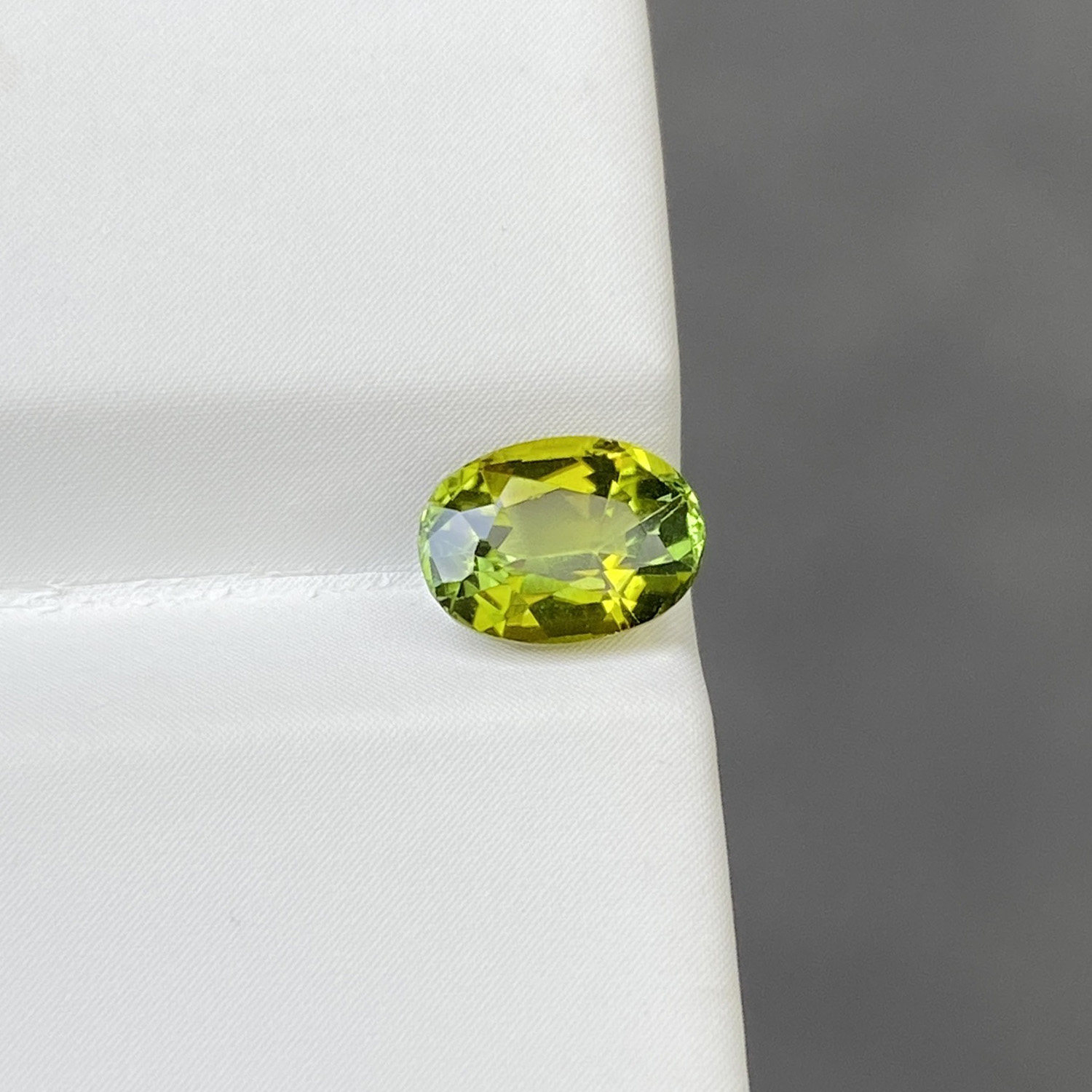 【一氏】0.95克拉天然绿黄碧玺裸石椭圆戒面干净满火彩10月生辰石