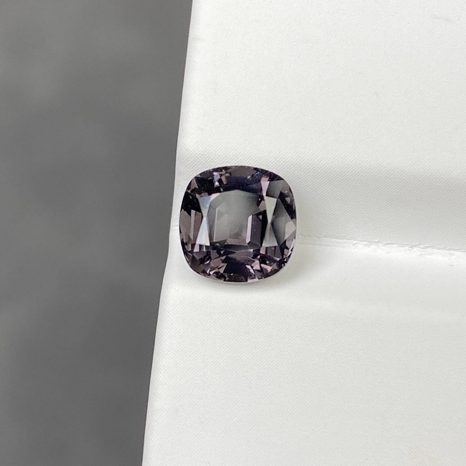 【一氏】1.8克拉天然金属灰碧玺裸石方垫形戒面干净火彩闪ins风格