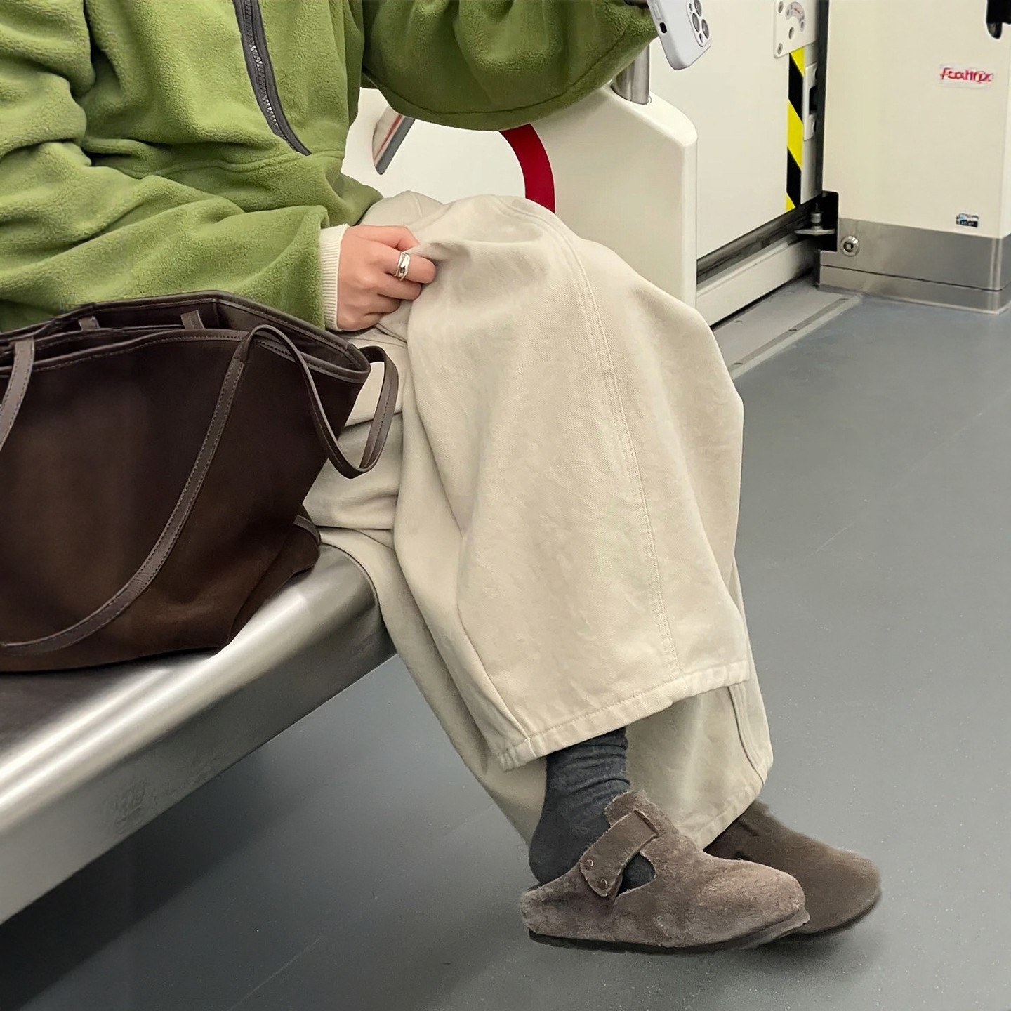 裤子韩系慵懒风宽松阔腿裤女2026春季新款显瘦米白色弯刀休闲裤潮,女装/女士精品,休闲裤,淘宝优惠券,粉丝福利购,淘宝优惠卷