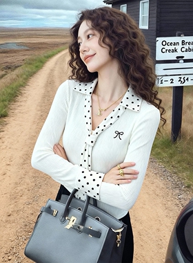 白色波点领带v领长袖t恤女2025年秋冬新款小众设计感修身内搭上衣