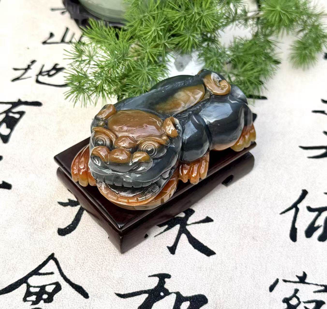 俏色巧雕貔貅手把件天然玉石乌鸡料文玩小摆件新中式茶宠把玩件