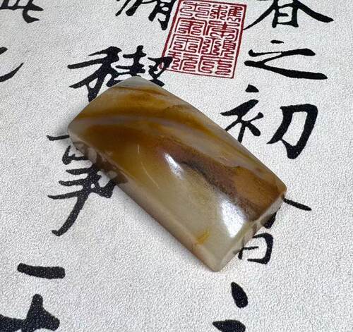 黄龙玉天然俏色镇纸手把件