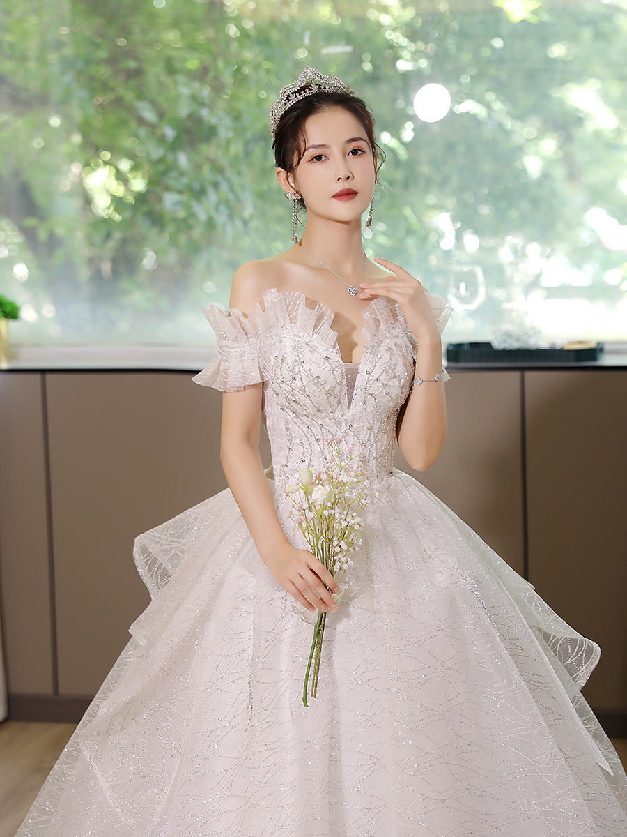 French -style shoulder wedding dress 2024 new bride palace atmosphere high -end luxury and heavy work V -neck French -style shoulder wedding dress 2024 new bride palace atmosphere high -end luxury and heavy work V -neck