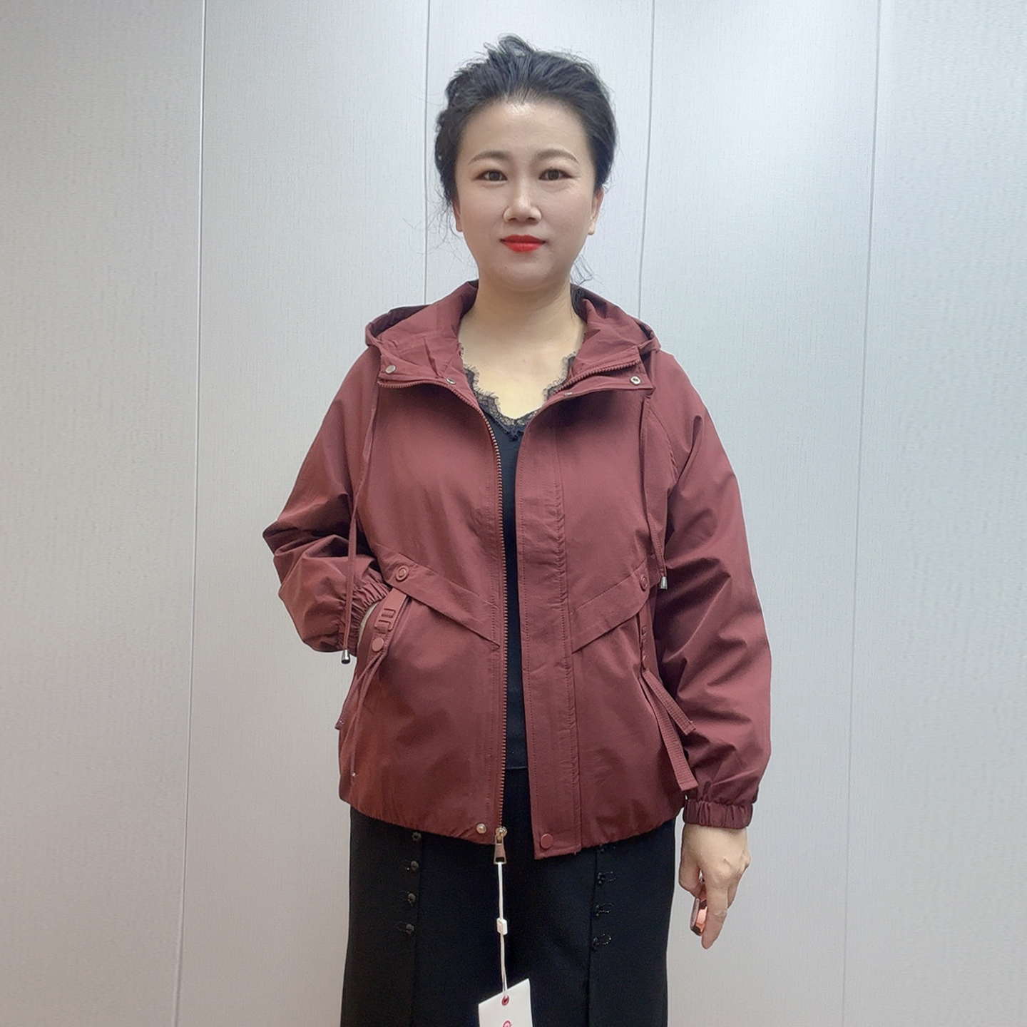 气质妈妈休闲短款连帽风衣外套女