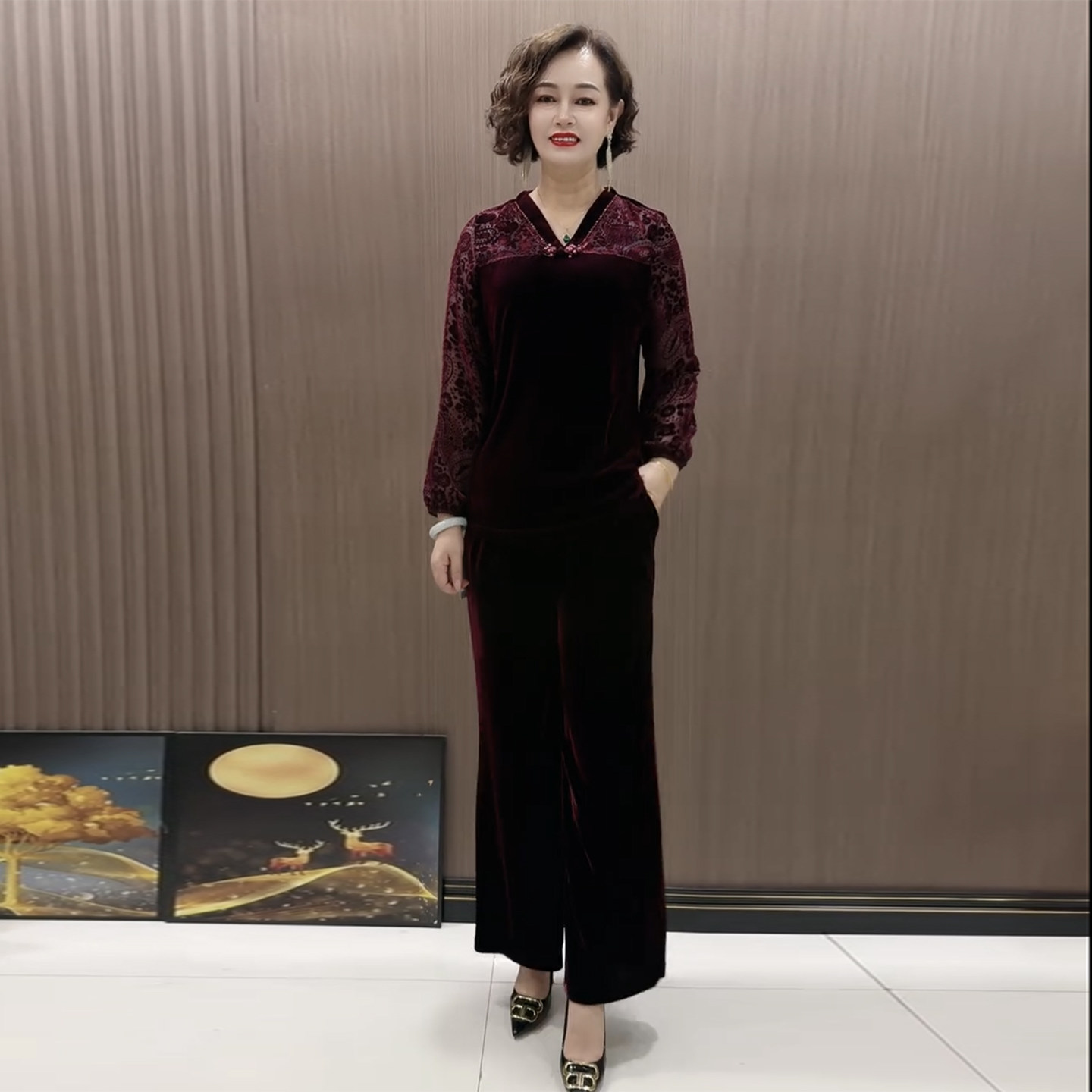 高档妈妈装丝绒上衣女秋季新款九分袖V领钉珠体恤阔腿裤大码套装