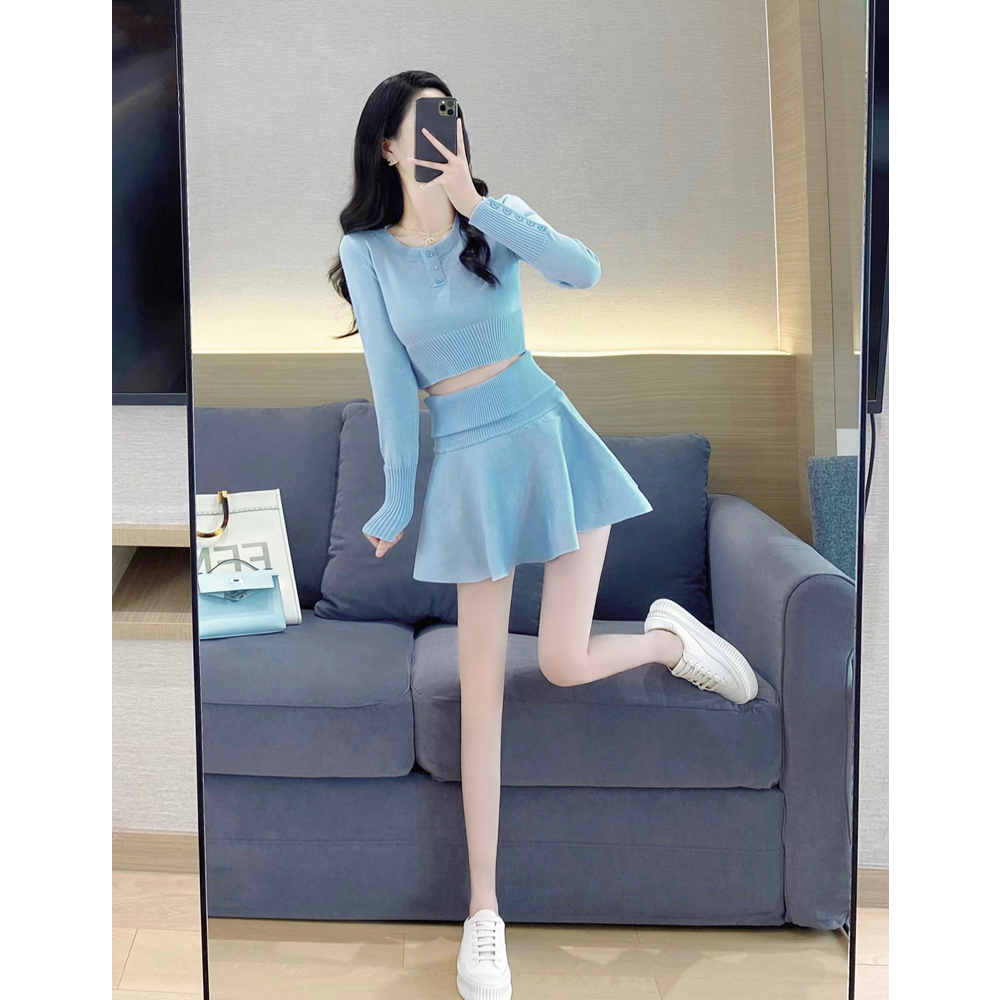 凸显小女人气质学院风针织两件套
