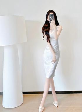 白色连衣裙女夏2025新款高级感气质名媛韩版优雅中长款无袖包臀裙