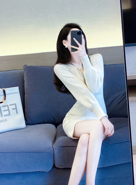 白色针织连衣裙女秋冬2021年新款气质名媛收腰显瘦v领内搭打底裙