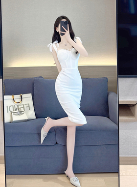 白色吊带连衣裙2023新款女高级感气质名媛中长款包臀裙聚会小礼服
