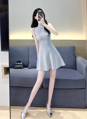 针织连衣裙秋冬2024新款气质名媛温柔甜美无袖修身显瘦收腰打底裙