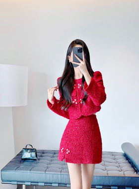 红色小香风套装2024新款爆款秋冬气质名媛轻奢高级感盘扣两件套裙