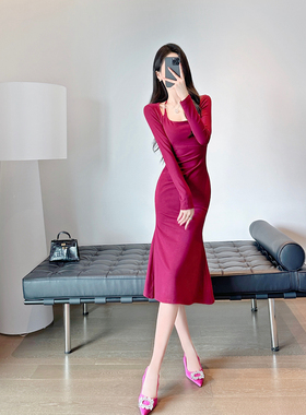 红色连衣裙秋装女款2024年新款气质名媛复古性感中长款挂脖鱼尾裙