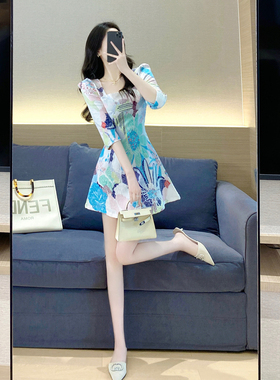 裙子女夏季2024新款韩版气质名媛茶歇法式收腰显瘦印花a字连衣裙