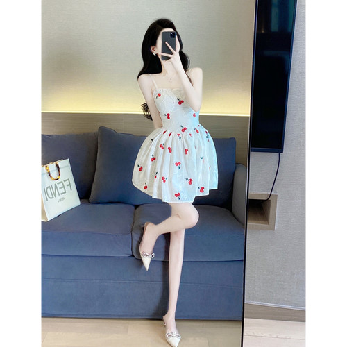 甜美A型棉碎花吊带裙法式连衣裙