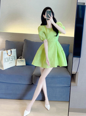 绿色连衣裙女夏季2024新款气质名媛法式收腰显瘦泡泡袖a字蓬蓬裙