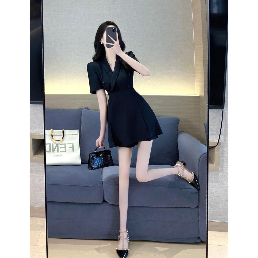 凸显小女人气质干练时尚西装套装