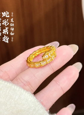 沙金新款黄金色轻奢蛇形戒指生肖本命年镶钻小指环配饰女送女友