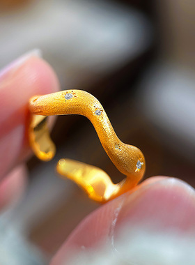 vitage中古风超闪星芒拉丝波浪戒指 小众设计不规则高级感沙金戒