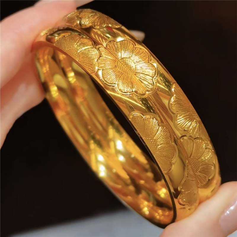錾刻太阳花泥鳅背黄金色手镯女图片