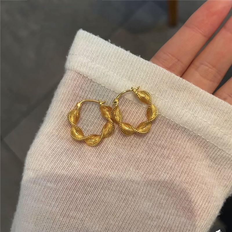 复古风轻奢扭曲麻花纹理耳环女999黄金色精致感莫比乌斯圆环耳饰