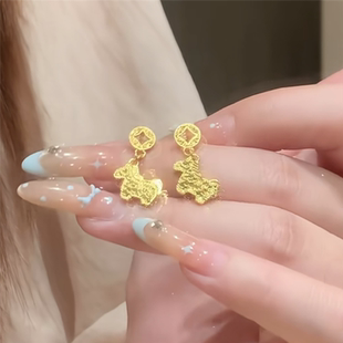 古法999黄金色璀璨爆闪碎碎冰小马耳钉女国潮风铜钱马上有钱耳饰