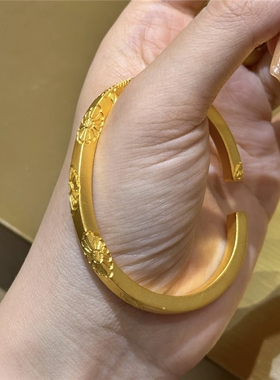 仿黄金色錾刻小雏菊手镯开口