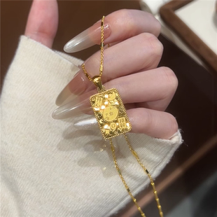 招财小猫碎碎冰方牌吊坠项链女仿真黄金色爆闪长方形吉言牌毛衣链