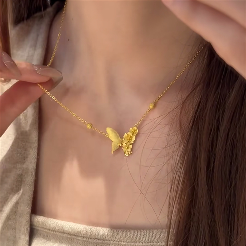 古法拉丝工艺繁花蝶梦项链女黄金色轻奢复古千金感蝴蝶花朵锁骨链