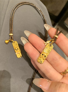 錾刻点钻萌宠小金条吊坠项链女